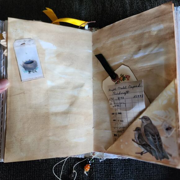 ADORABLE "BEE" Junk Journal, 9in x 6in x 1.75in, 166 pages - Picture 10 of 14